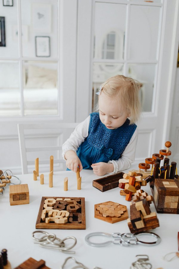 Jouets montessori pour bébés de 6 mois : le guide essentiel!